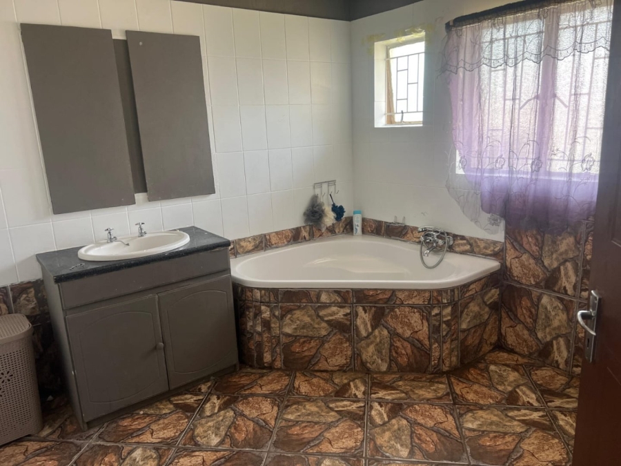 3 Bedroom Property for Sale in Roosheuwel North West